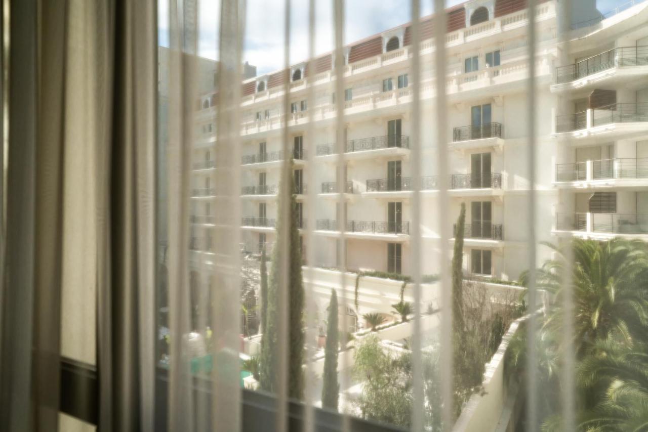Carlton Riviera *