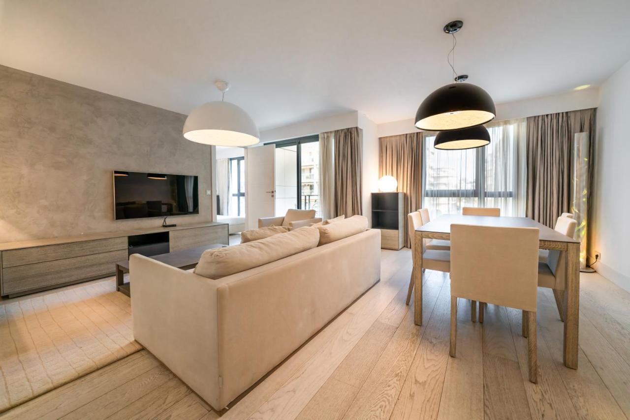Carlton Riviera Apartment