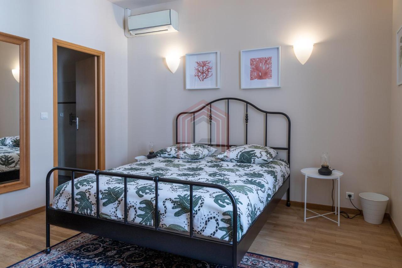 Rue D'antibes: Agreable Quatre Pieces Apartment Cannes