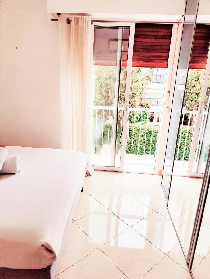 One Bedroom Flat With Terrace, 250m From The And La Croisette, Behind The Martinez Apartment *