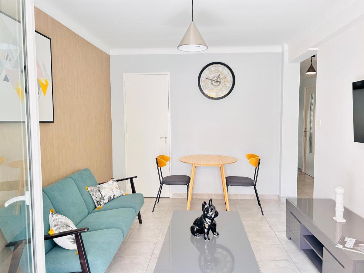 Apartment 2 Bedroom Luxury Flat With Balcony Center