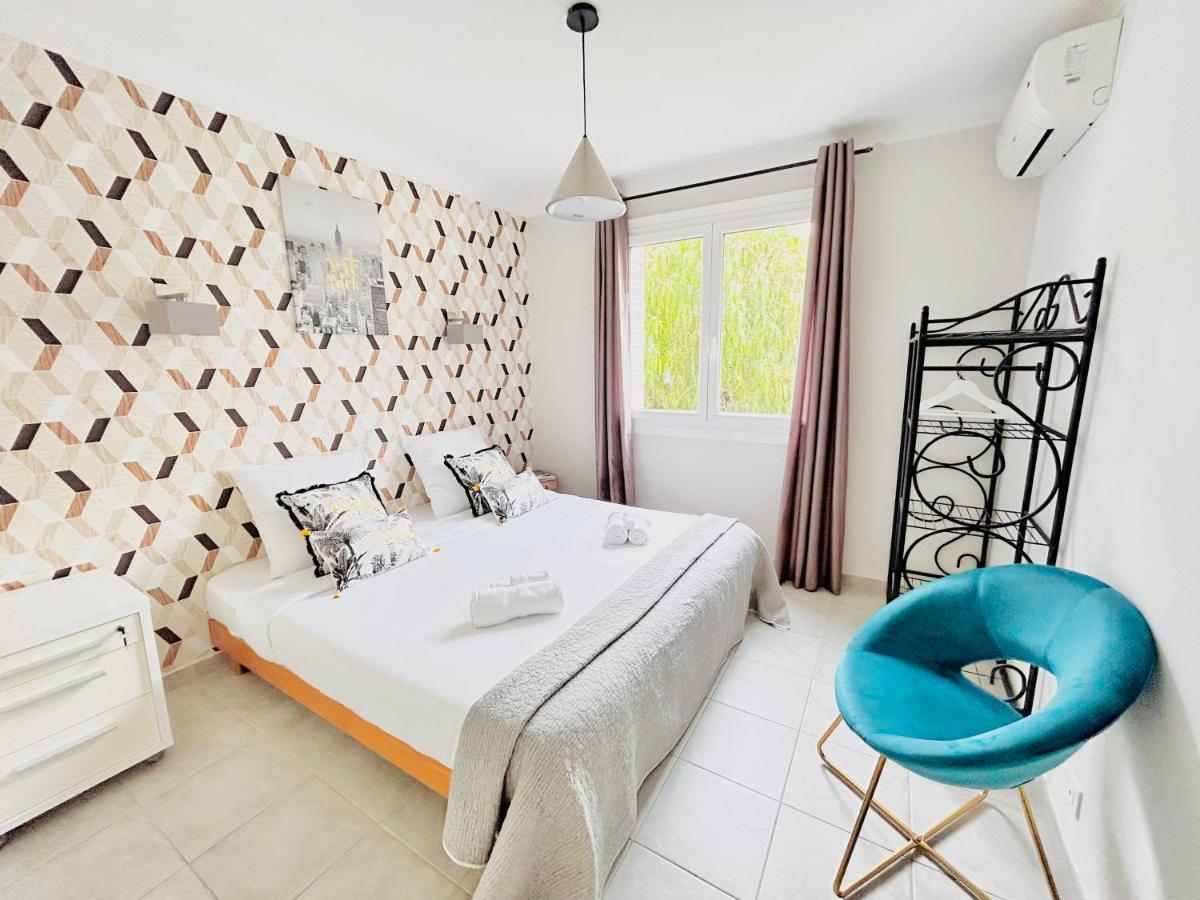 2 Bedroom Luxury Flat With Balcony Center Apartment *