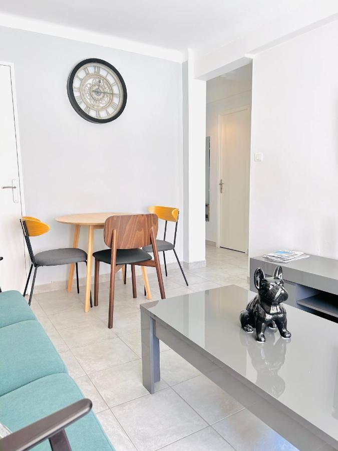 Apartment 2 Bedroom Luxury Flat With Balcony Center *