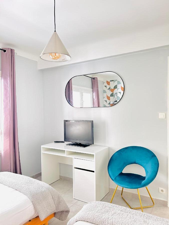 Apartment 2 Bedroom Luxury Flat With Balcony Center *