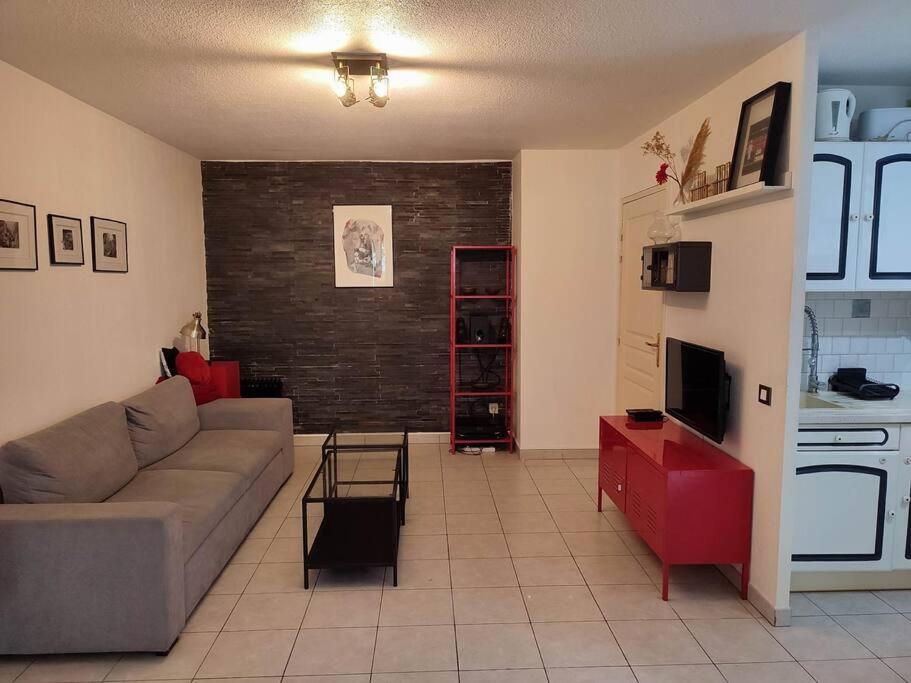 Apartment 2 Pieces