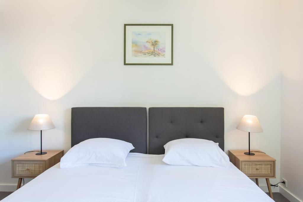 Apartment C9 - 2 Bdr 10 Min Palais Festivals & Sea - Ac, Parking & Balcony *
