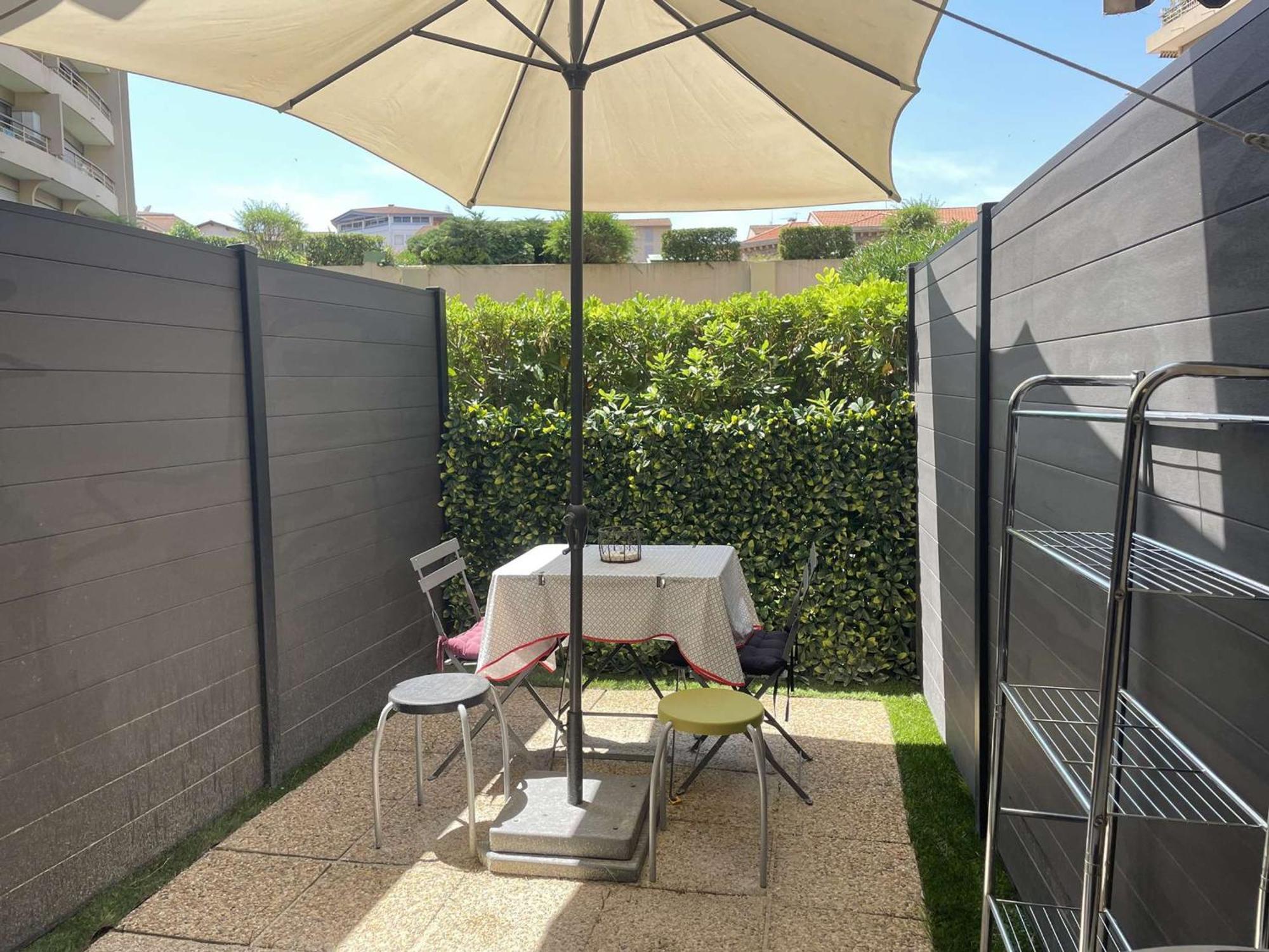 En Rez-de-jardin A La Bocca - Acces Plages, Terrasse Privee - Fr-1-609-98 Cannes