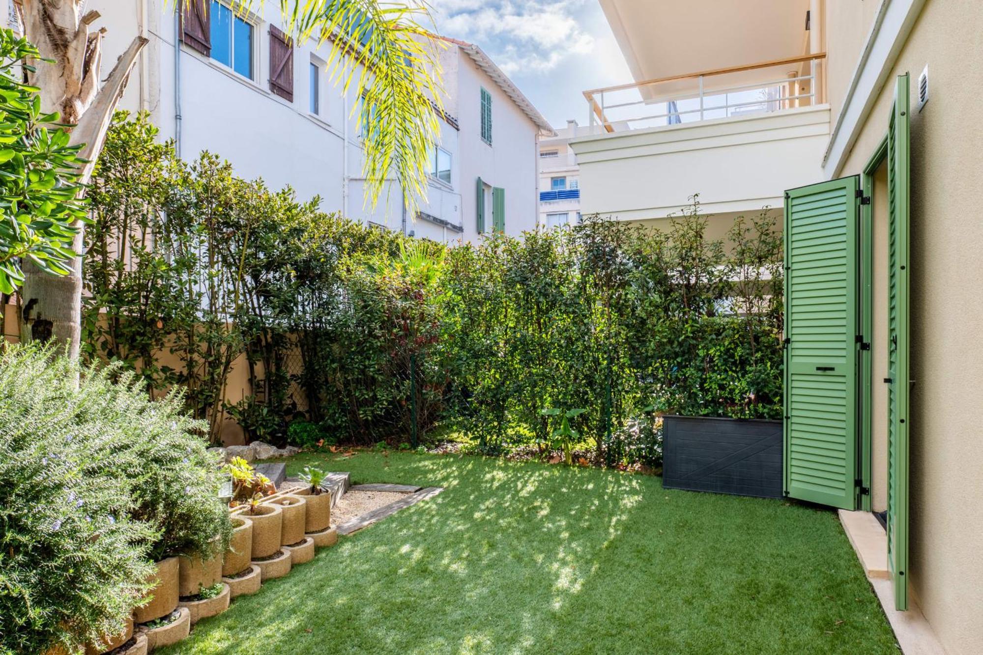 Palm - Swimming Pool - At Few Steps Cannes