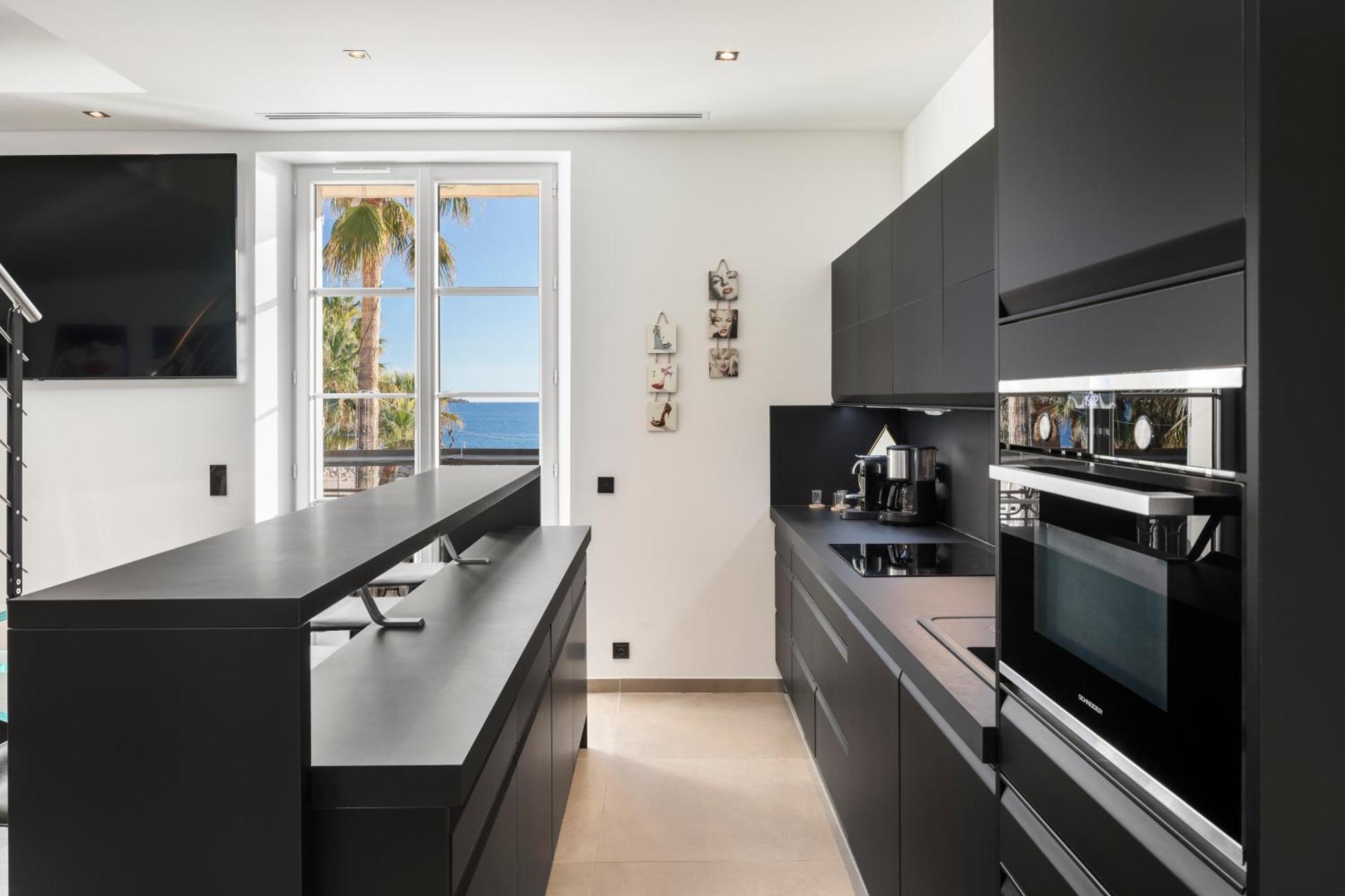 Apartment 8h - Penthouse 4 *