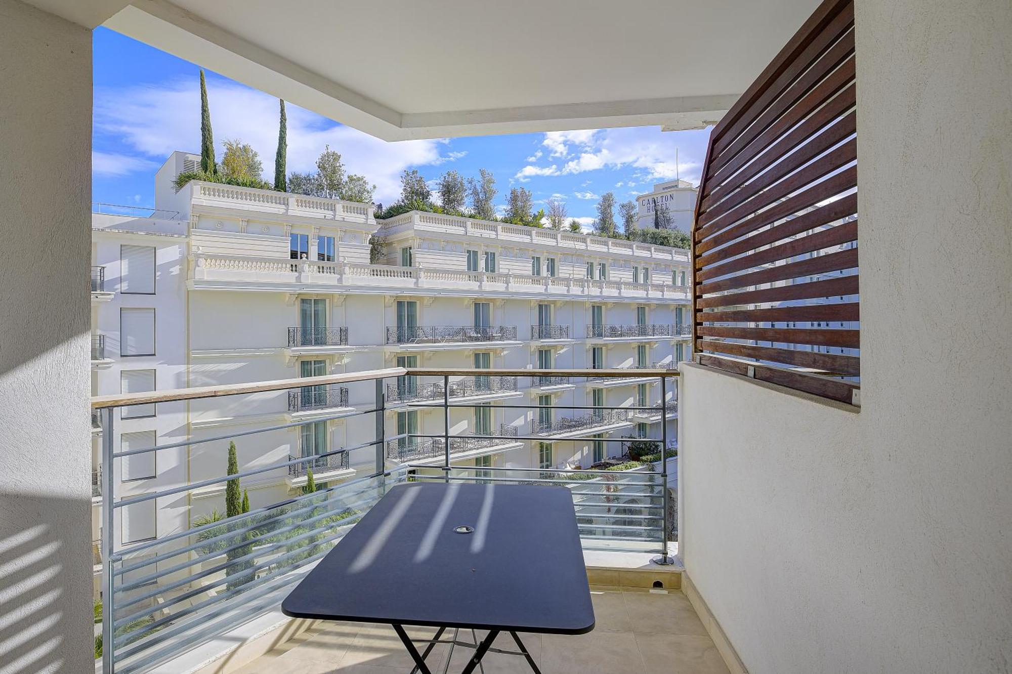 Apartment Carlton Riviera