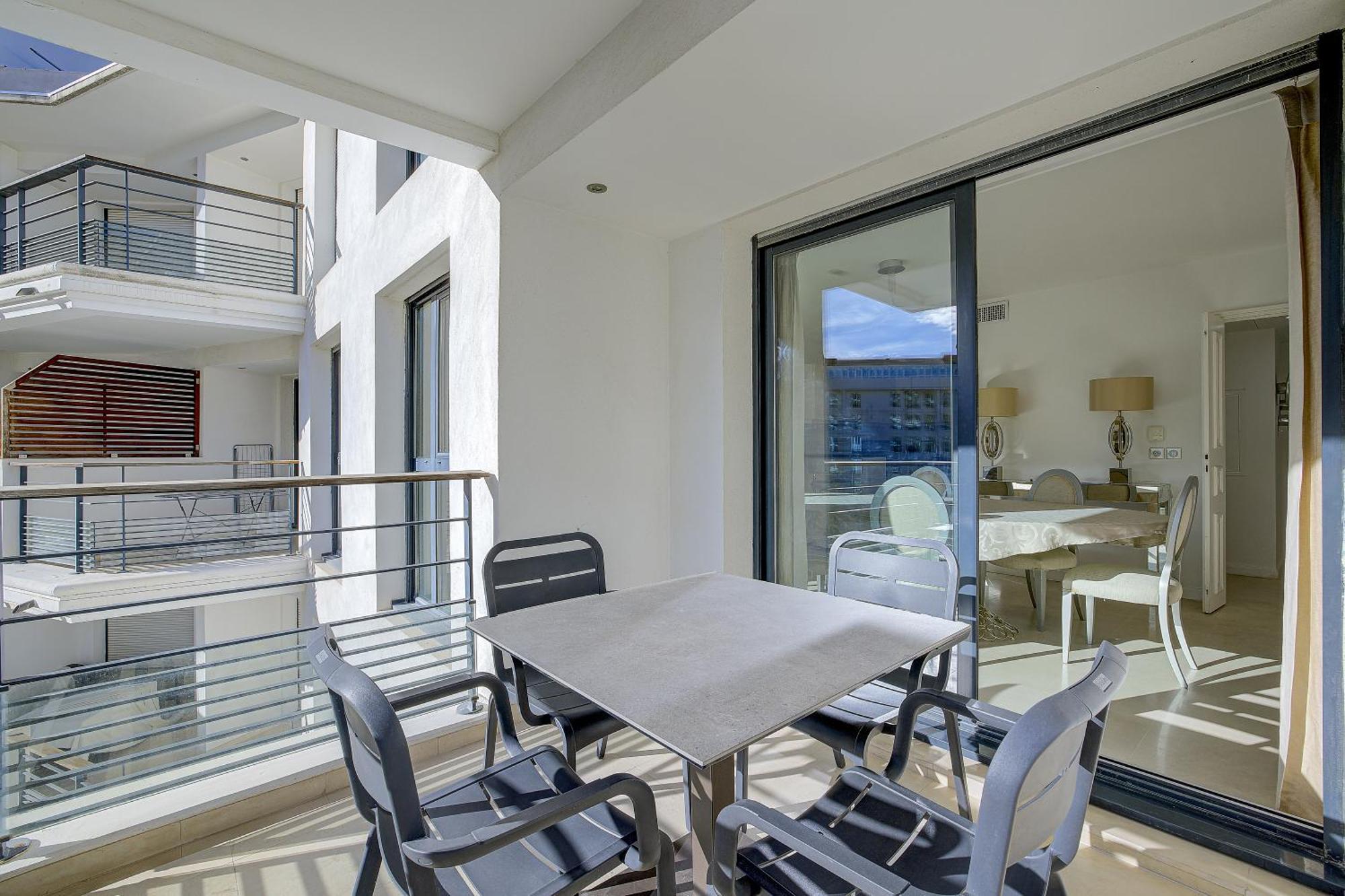 Carlton Riviera *