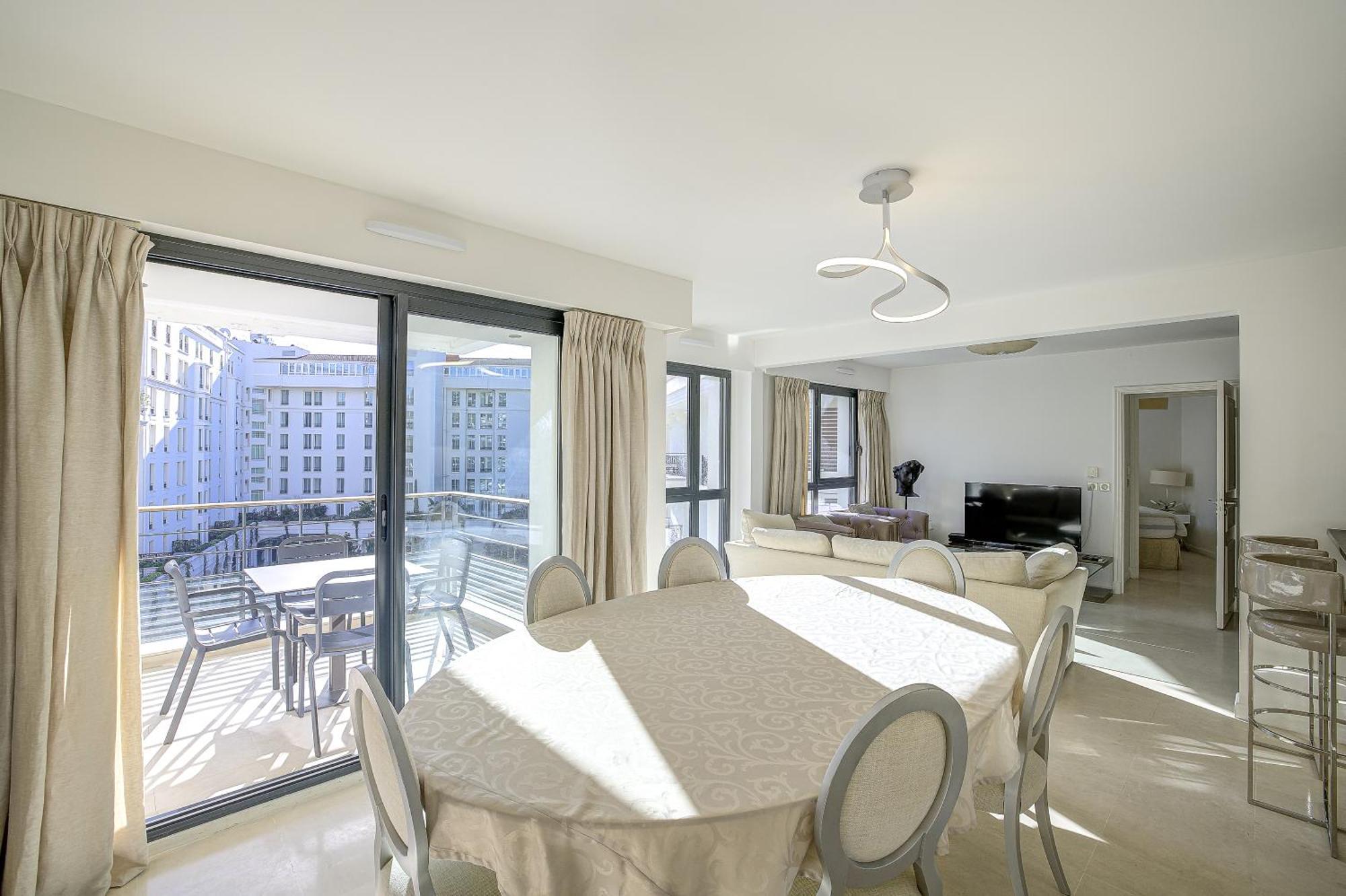 Carlton Riviera *