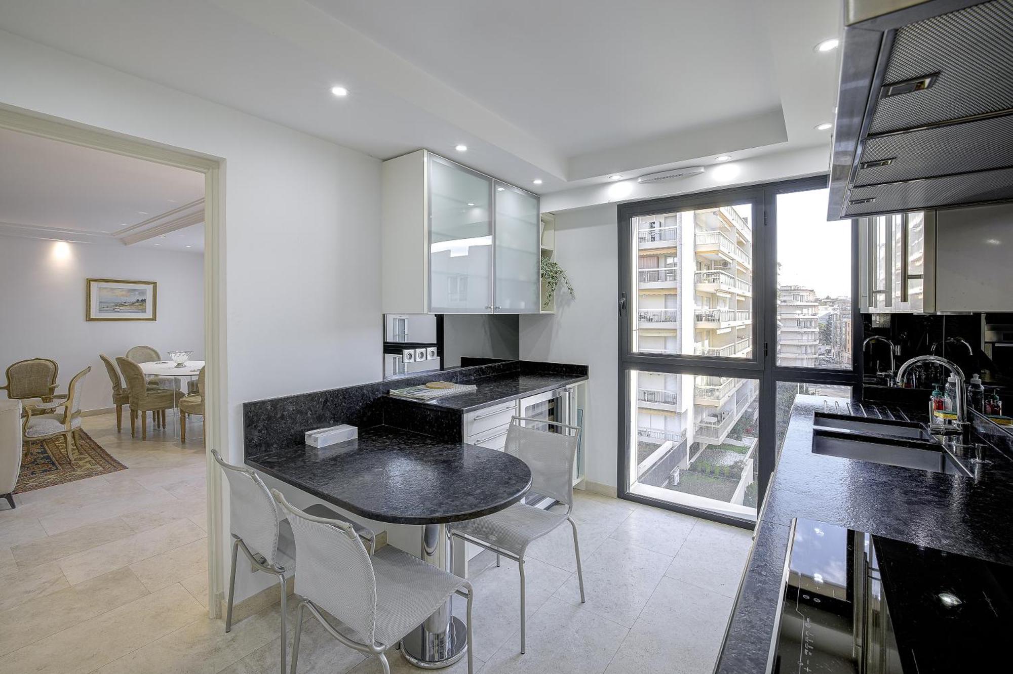 Carlton Riviera *