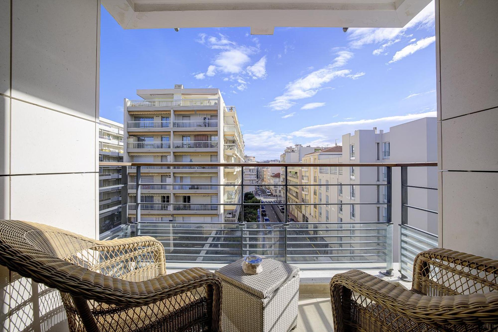 Carlton Riviera Apartment *