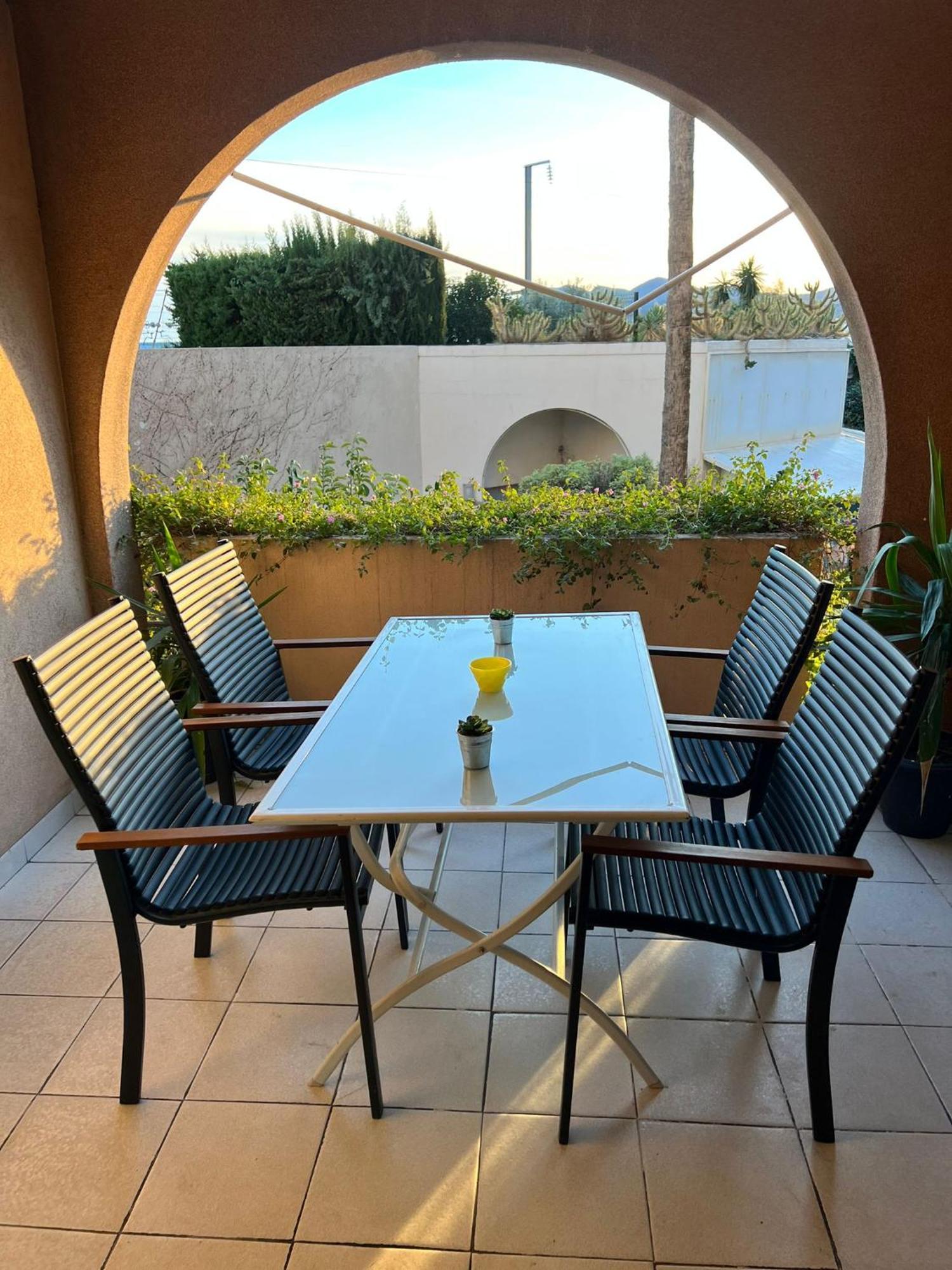 Magnifique T2 Climatisation - Grande Terrasse, Piscine Et Apercu *