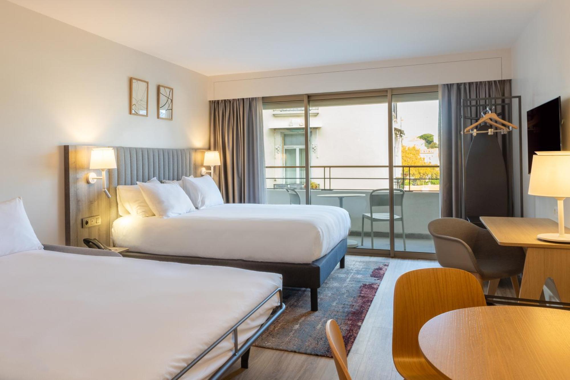 Staybridge - Centre By Ihg Hotel 4*