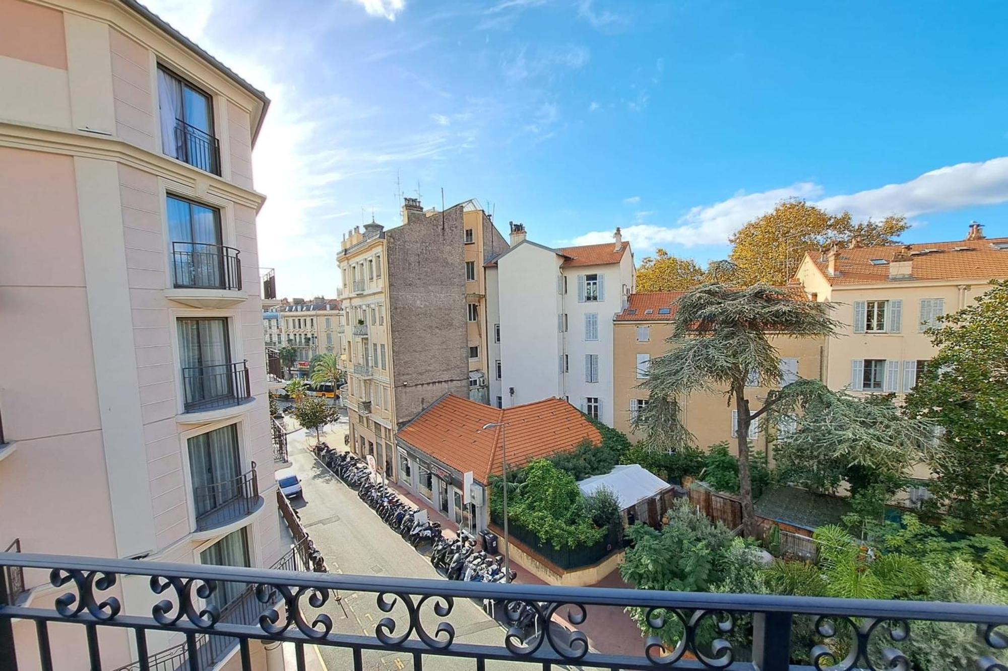 Apartment 2br Close Gare Station Ac And Balcony Downtown - Benakey
