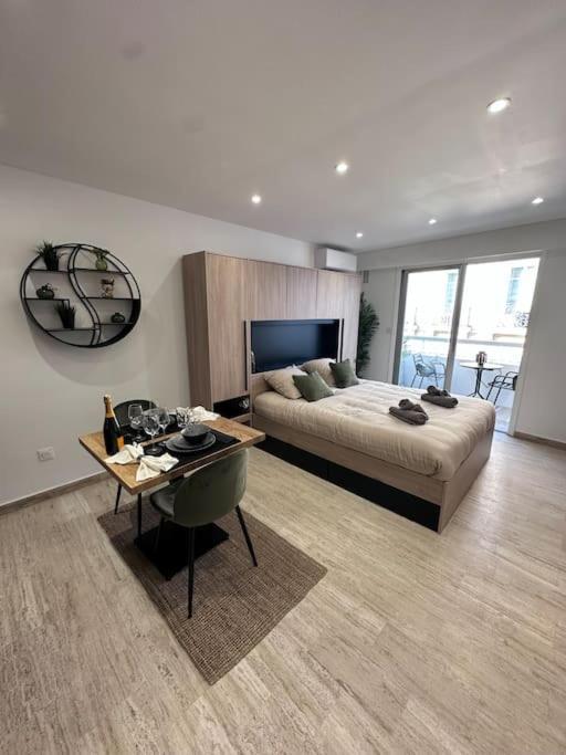 Superbe Avec Balcon Rue D'antibes * Cannes