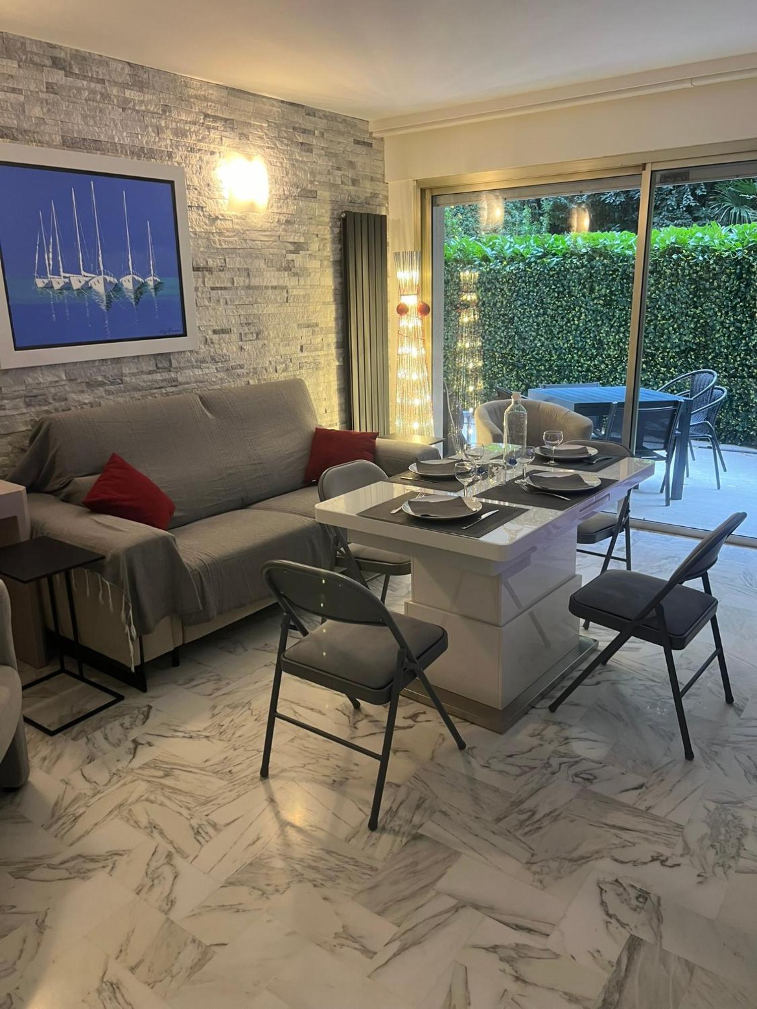 Chic 47m2, 2 Rooms, Ground Floor, Patio, 280m Croisette Apartment Cannes