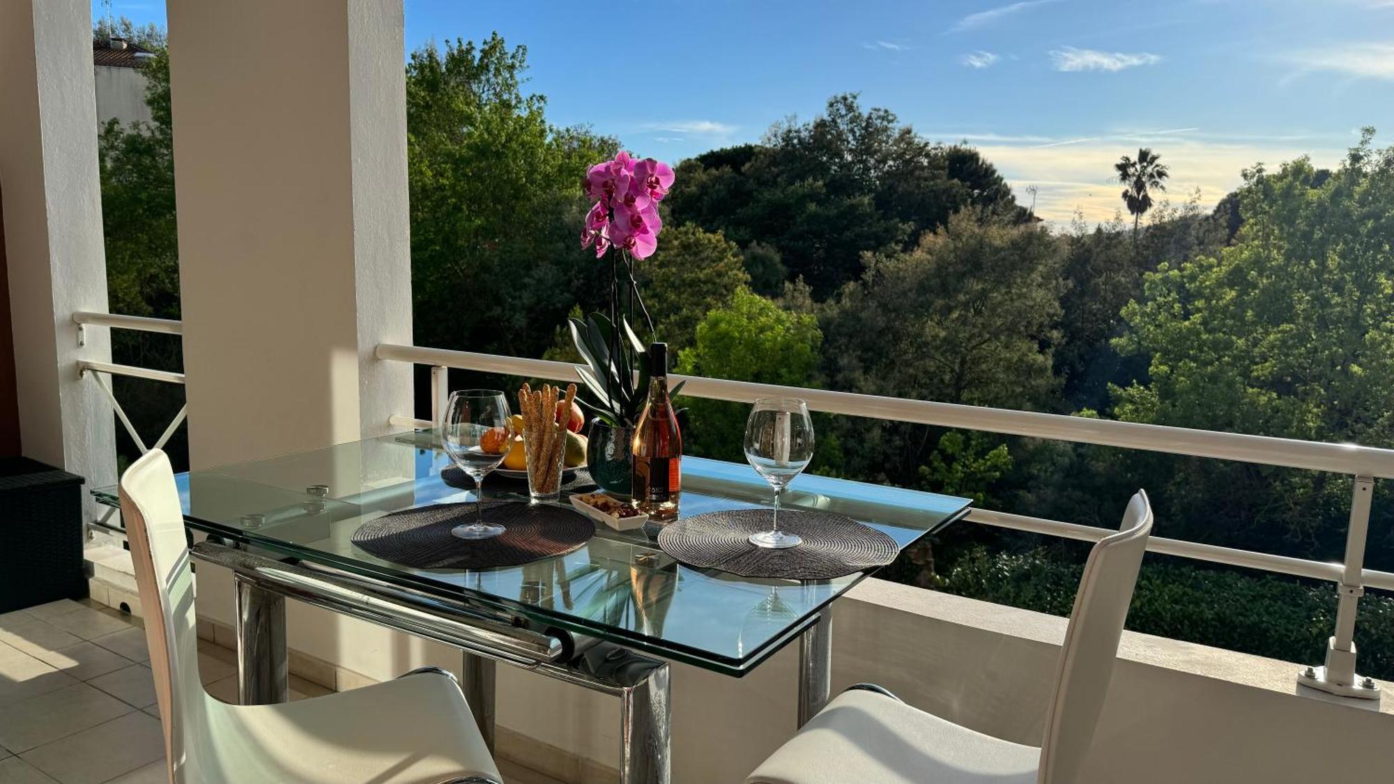 Appartement Cannes: Ravisante Rénové Vue Parc *