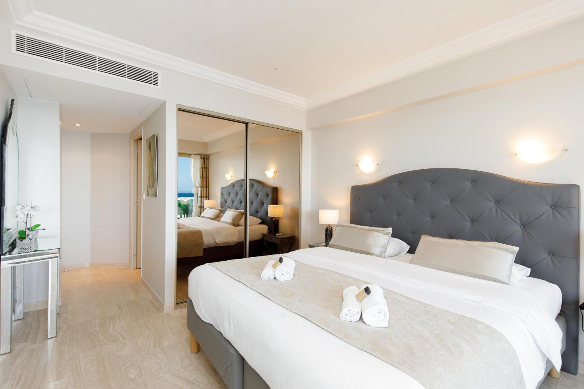 Elegant 120m² En Front De A Apartment Cannes