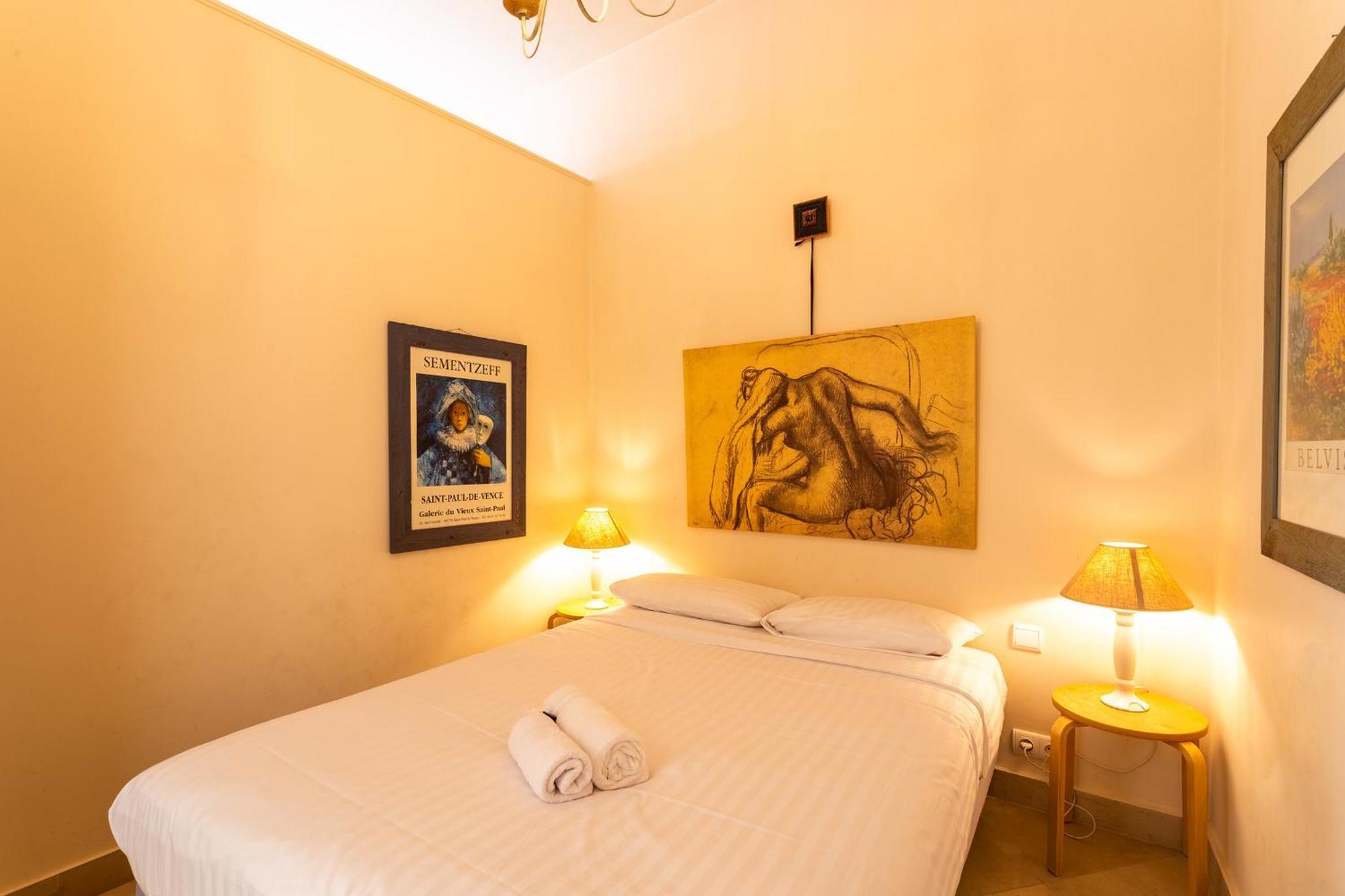 Freres Pradignac Apartment