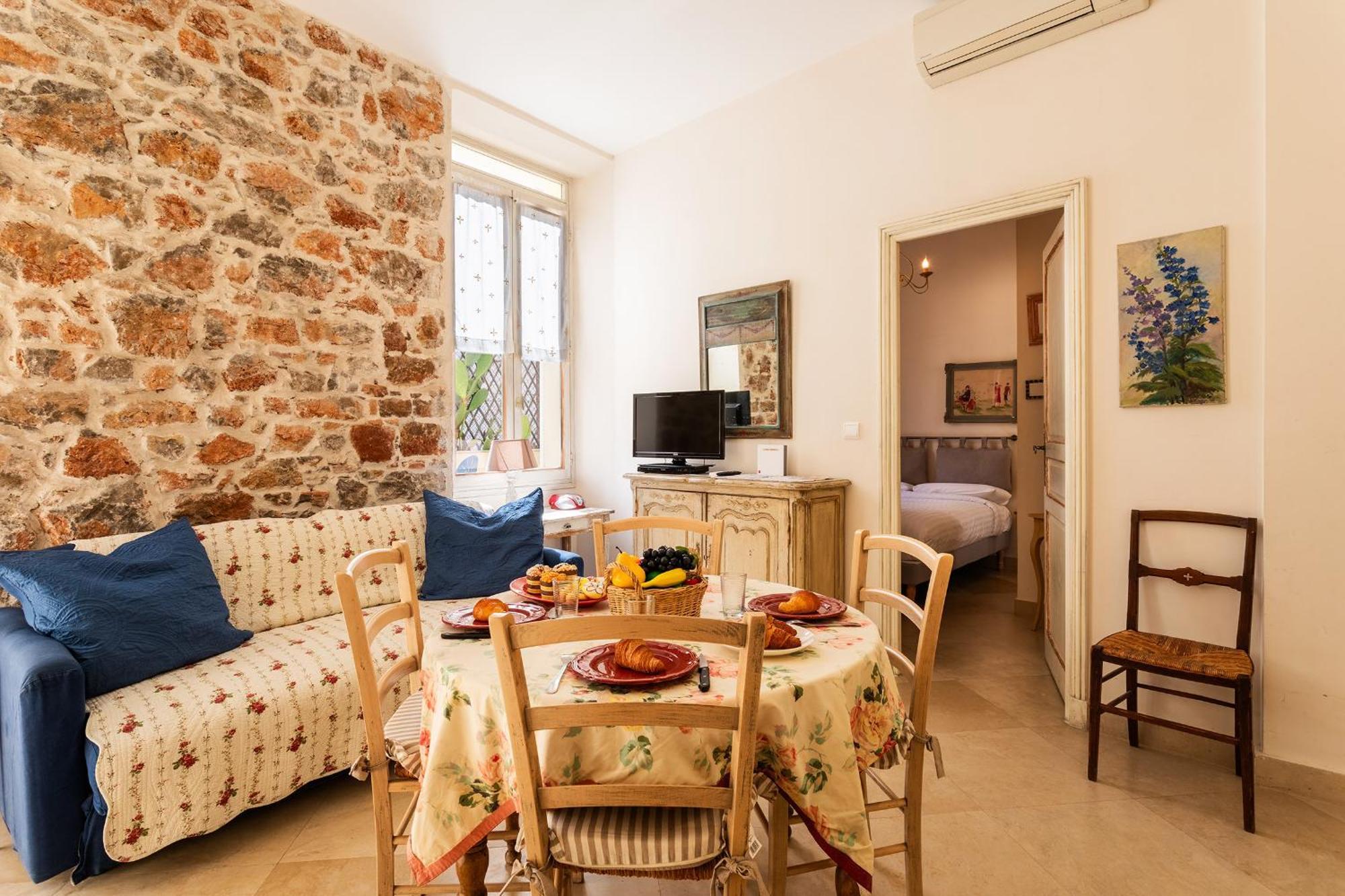 Freres Pradignac Apartment
