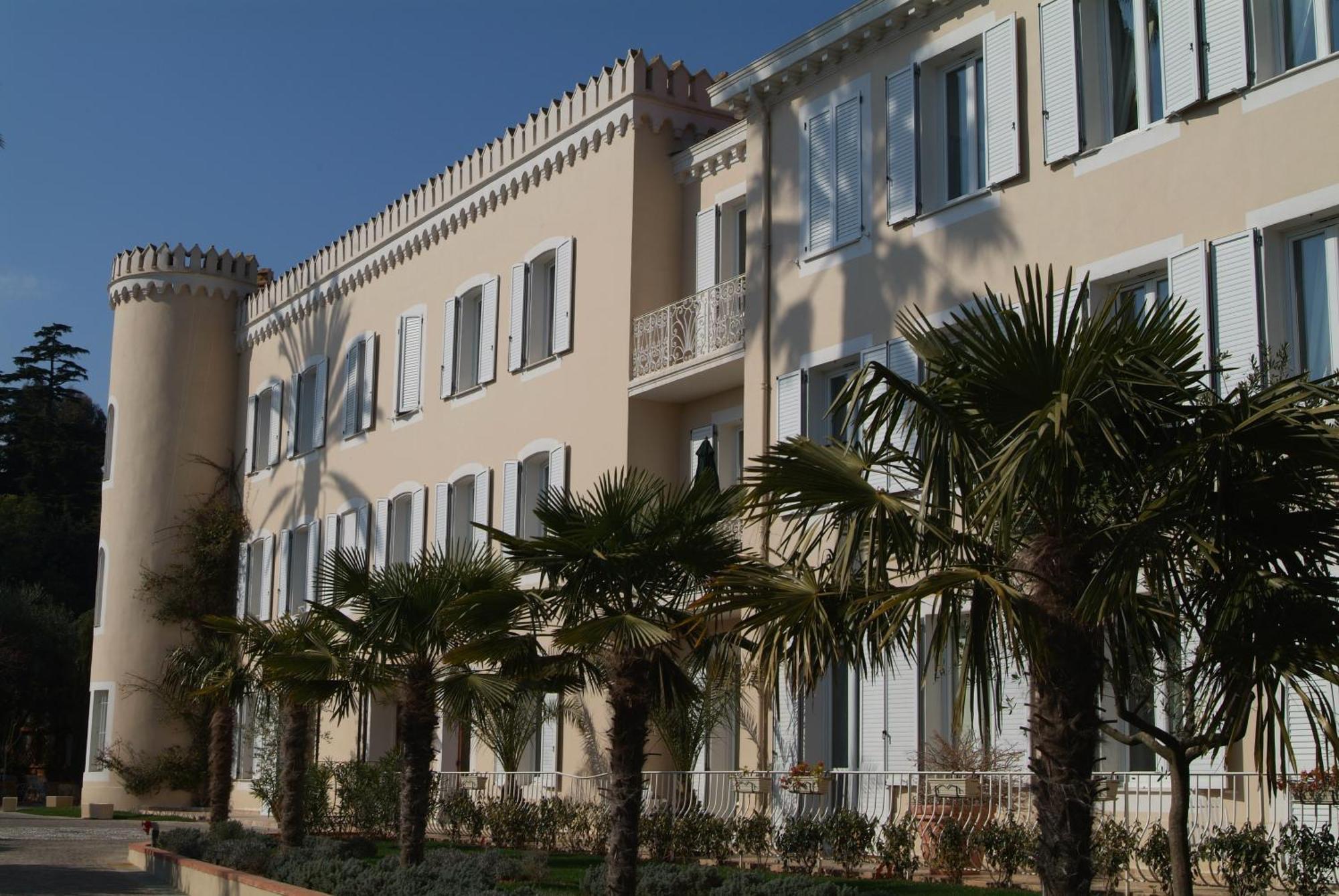 Chateau De La Tour