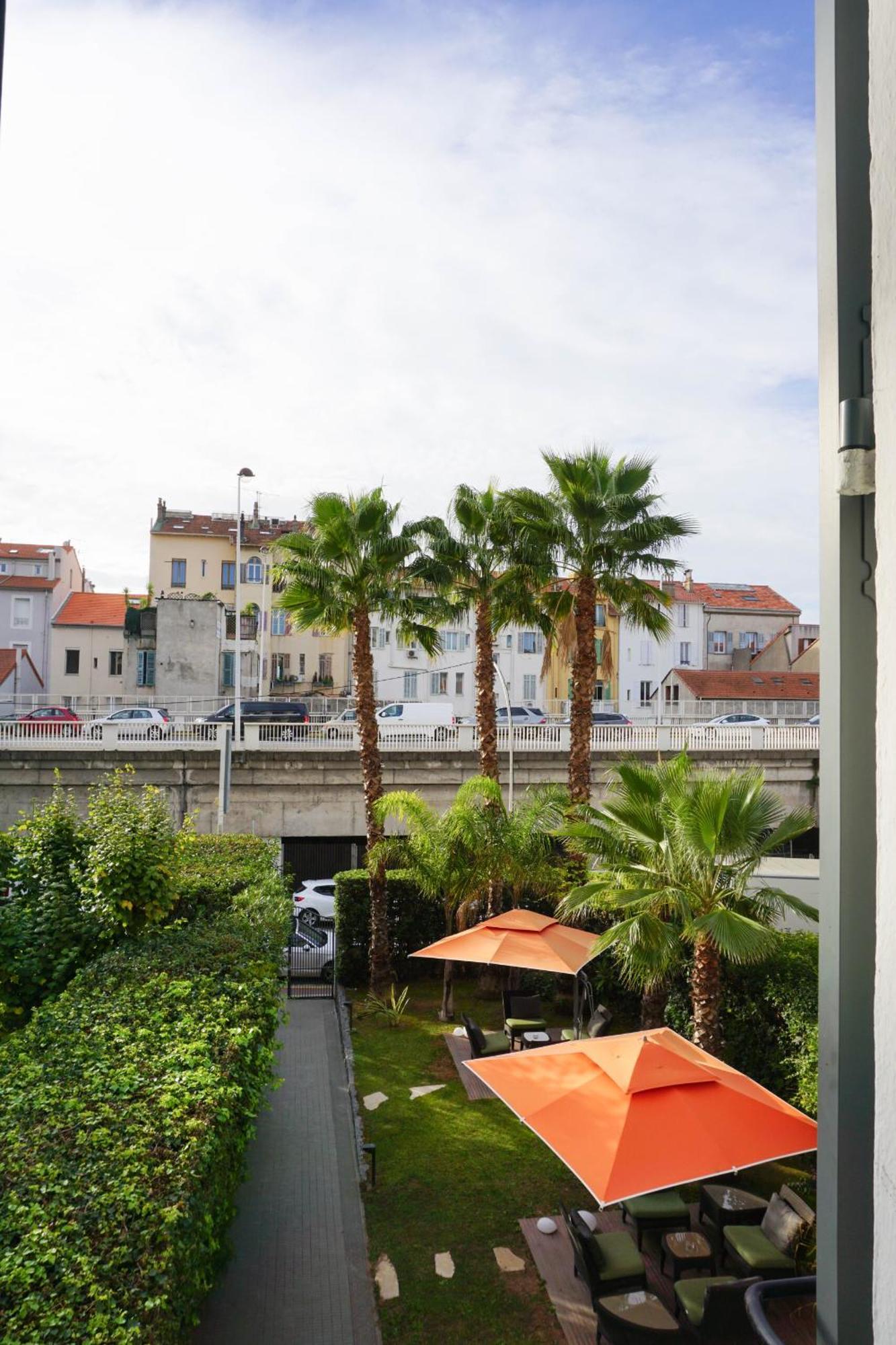 Pruly Centre Hotel 3*