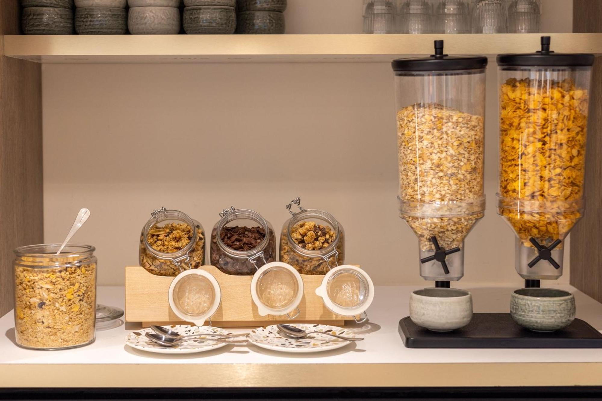 Staybridge - Centre By Ihg Hotel 4*