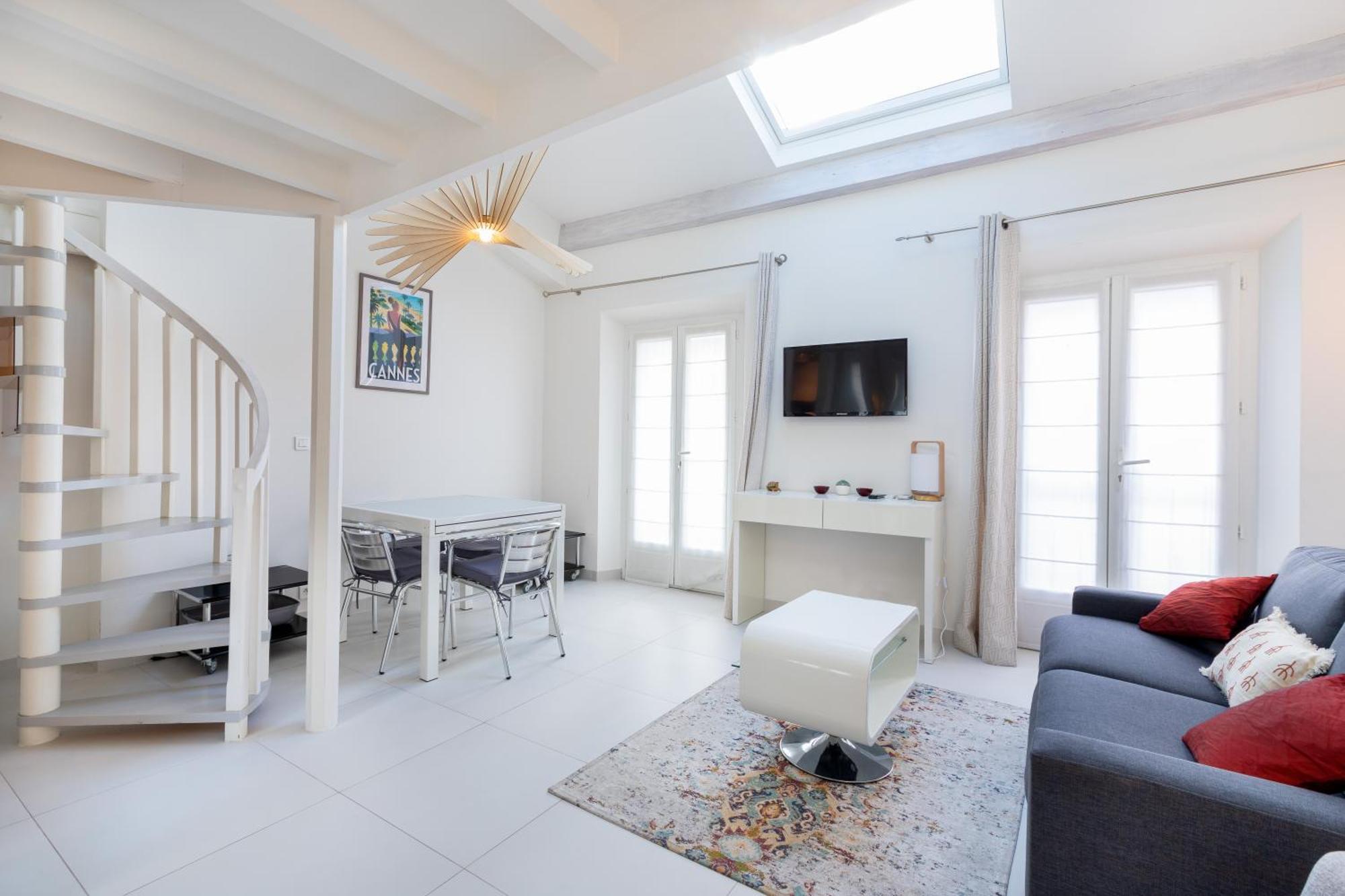 Agences Des Residences - Rue Commandant Andre * Cannes