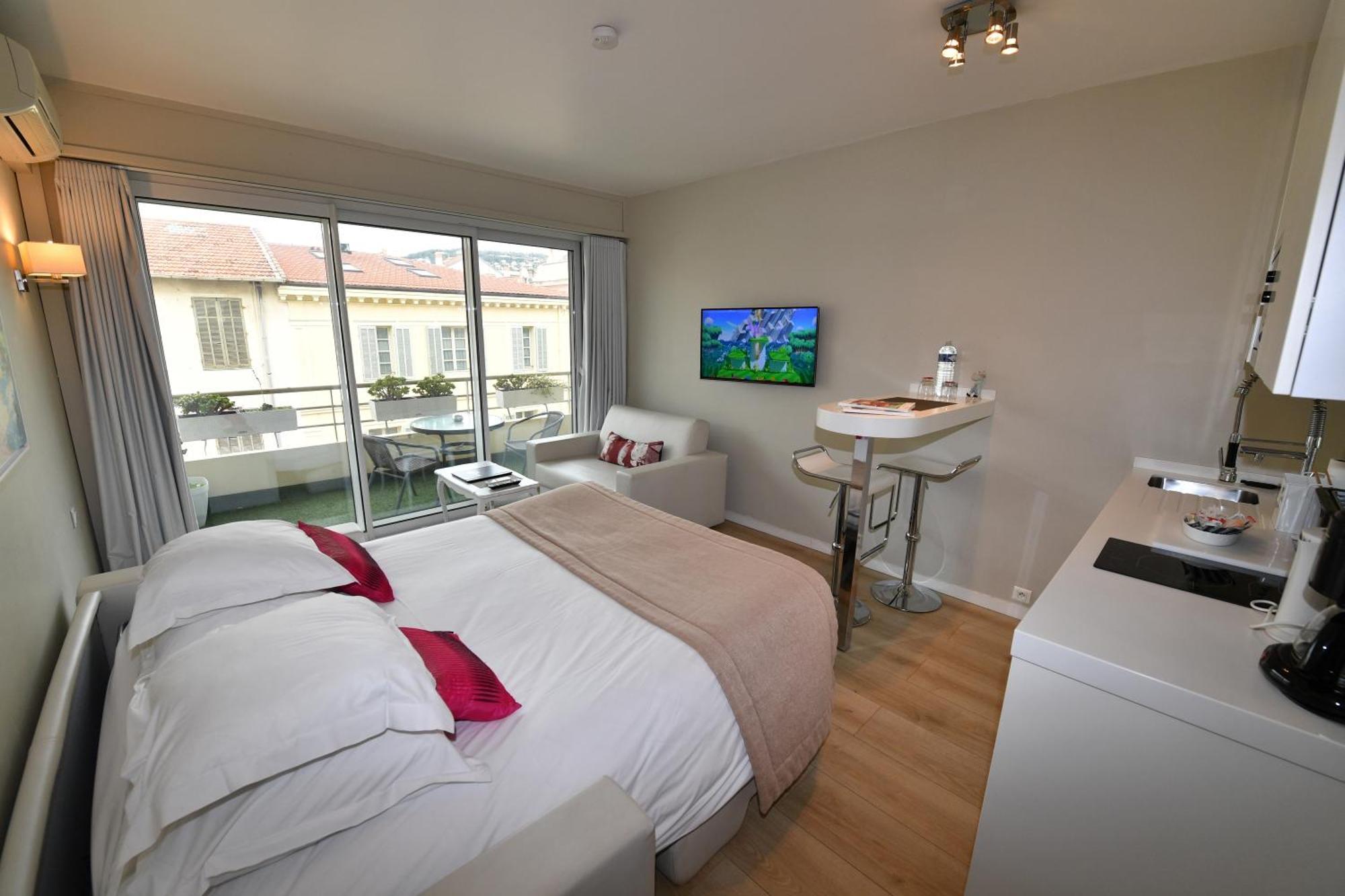 Hotel De Provence 3*