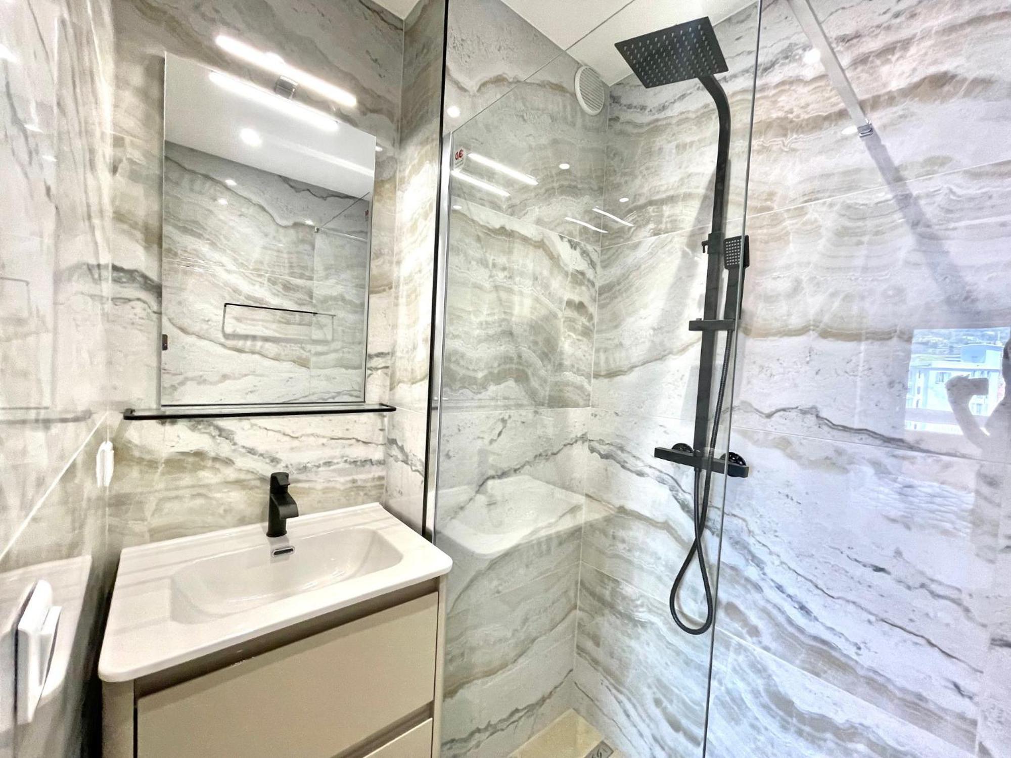 Astoria Luxury Apartment- 3 Bathrooms Apartment