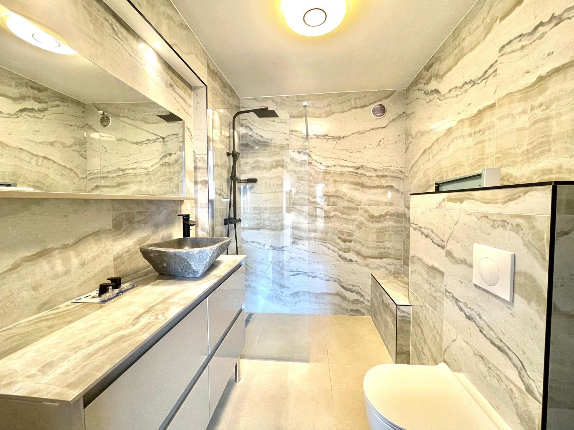 Apartment Astoria Luxury Apartment- 3 Bathrooms *