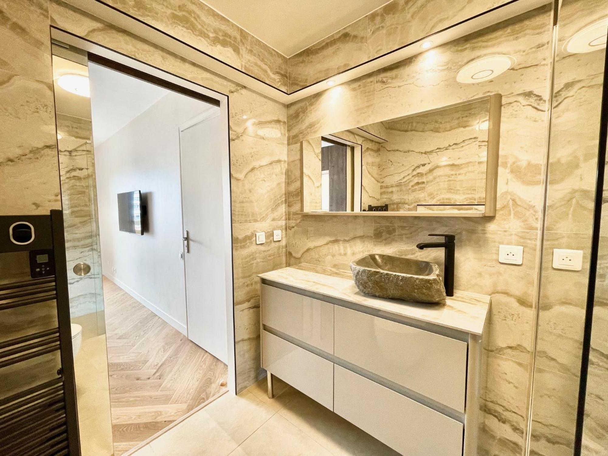Apartment Astoria Luxury Apartment- 3 Bathrooms