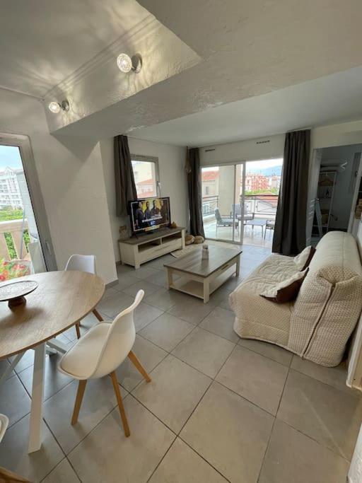 Apartment T2 Lumineux A Pied Terrasse Piscine Cannes