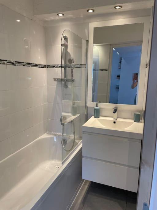 T2 Lumineux A Pied Terrasse Piscine Apartment *