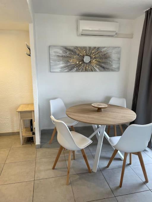 T2 Lumineux A Pied Terrasse Piscine