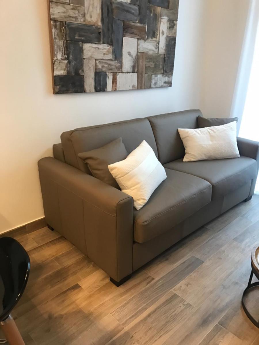 2 Pieces Rue Hoche Cannes