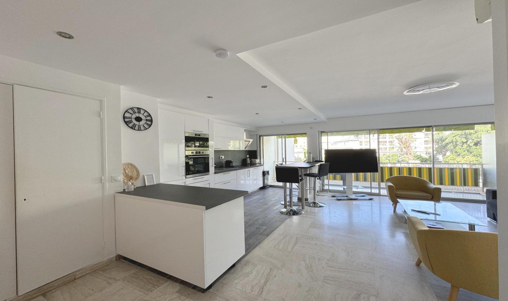 Charming 2 , 52 M2, Very Spacious, Bright And Near Sea Martinez