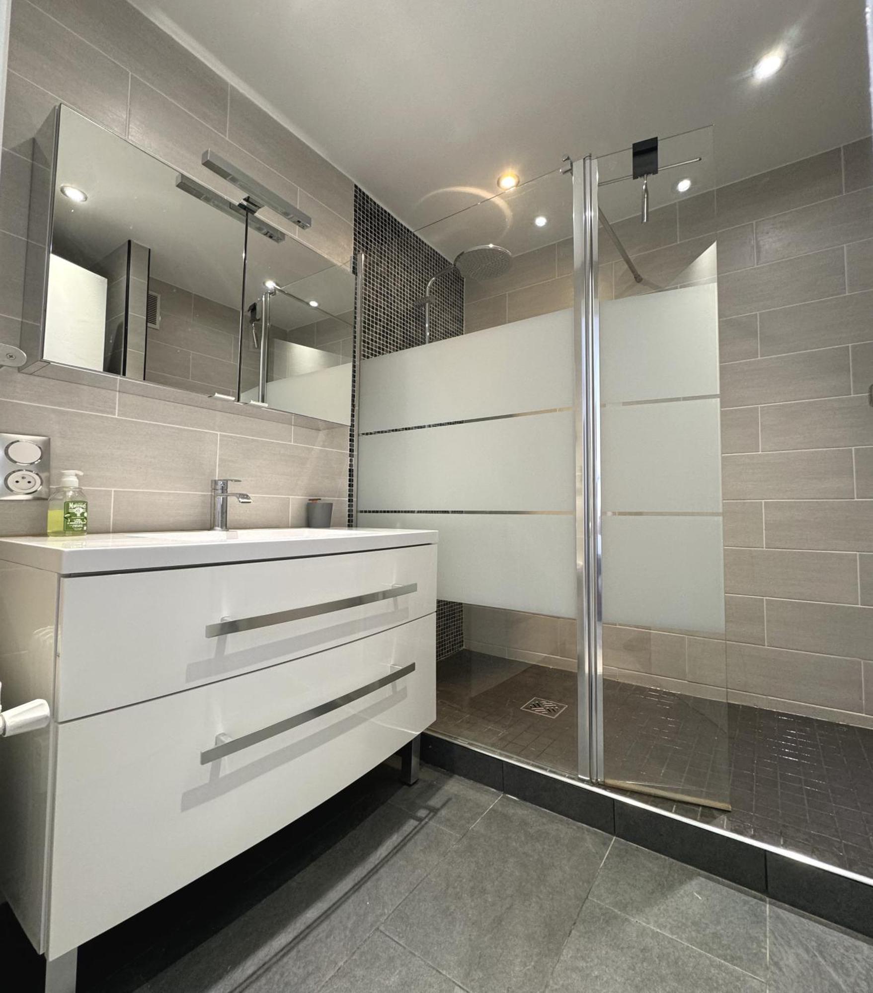 Appartement Charming 2 , 52 M2, Very Spacious, Bright And Near Sea Martinez Cannes