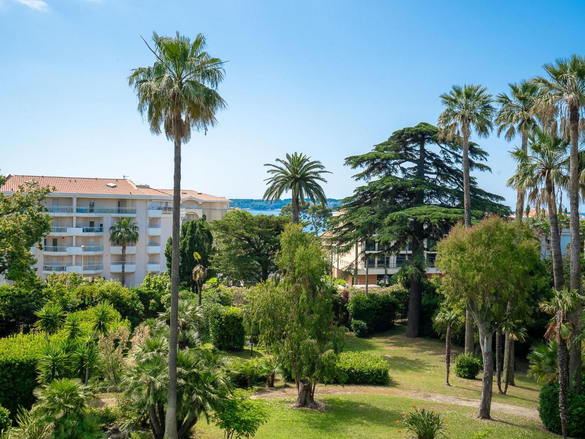 Apartment Les Pervenches By Interhome Cannes