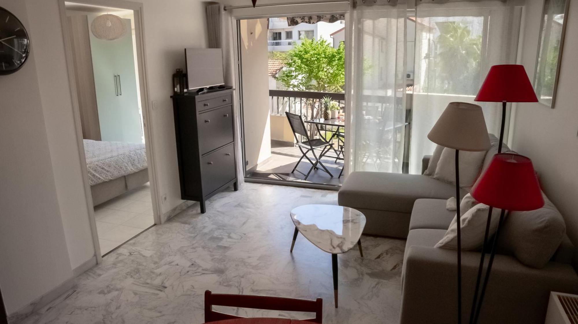 Et Cosy, A 100m De La Avec Terrasse