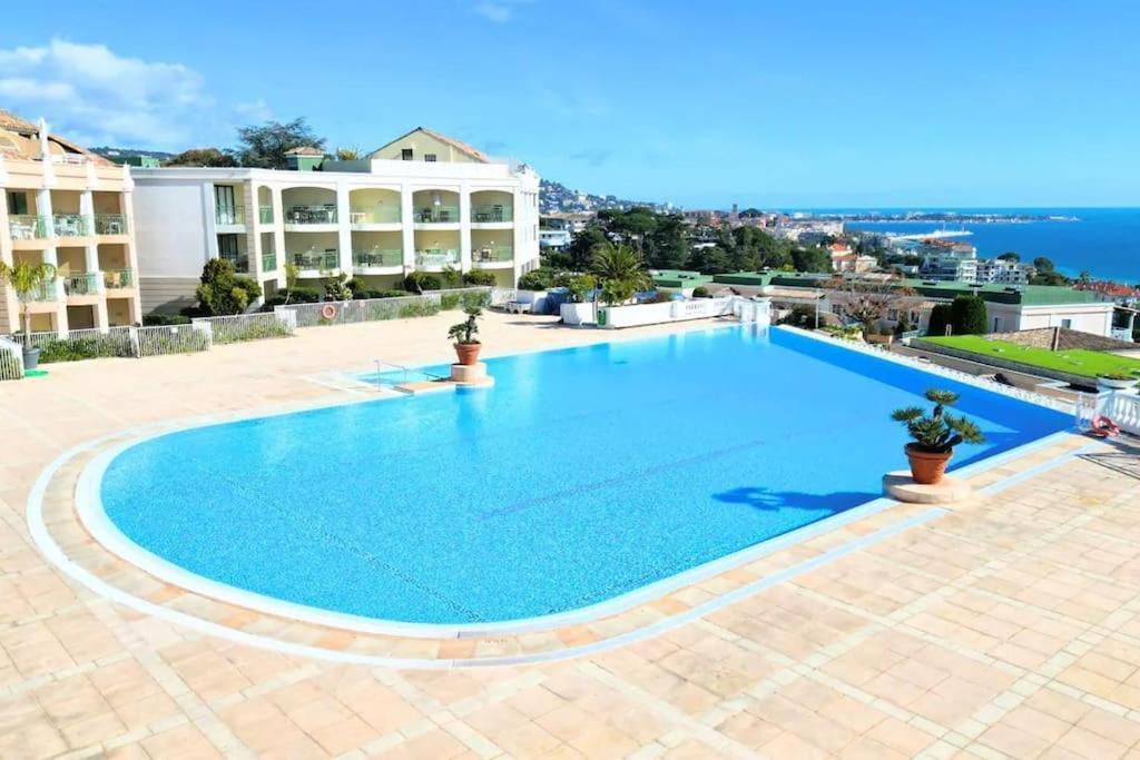 Apartment 4 People With Pool Tennis Parking Air Cond Cannes