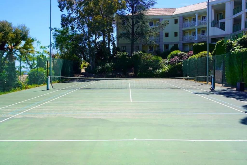 Apartment 4 People With Pool Tennis Parking Air Cond