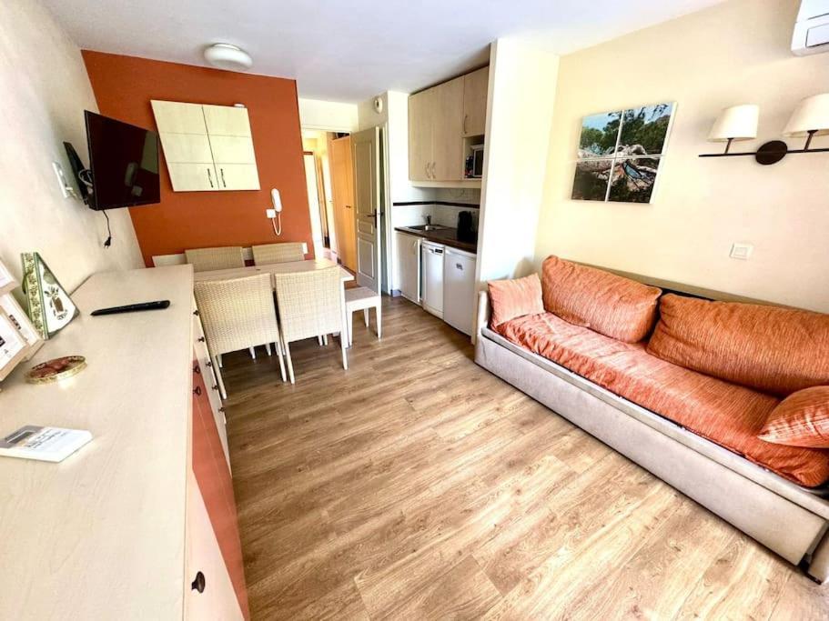 4 People With Pool Tennis Parking Air Cond Apartment *