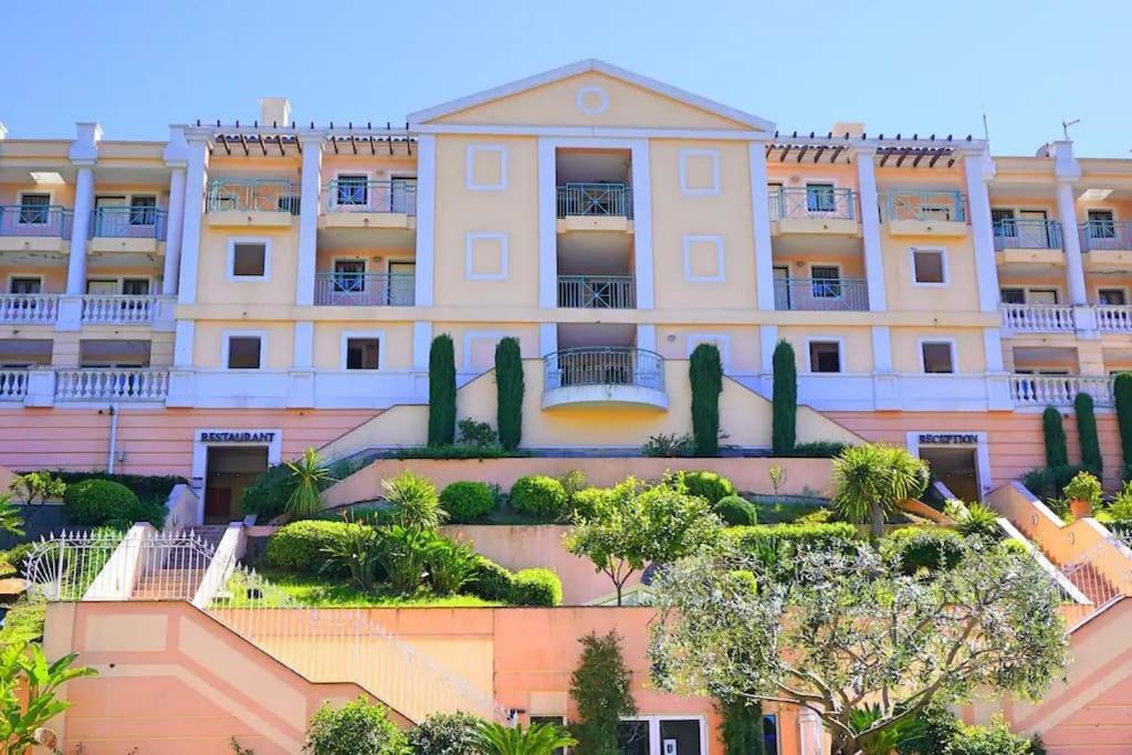Apartment 4 People With Pool Tennis Parking Air Cond Cannes