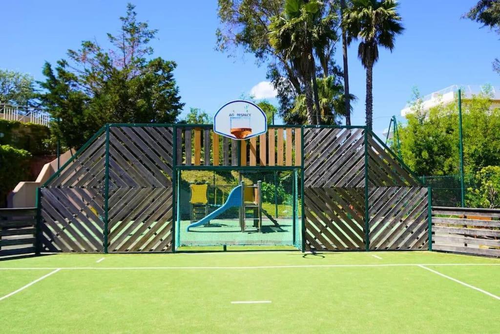 4 People With Pool Tennis Parking Air Cond Cannes