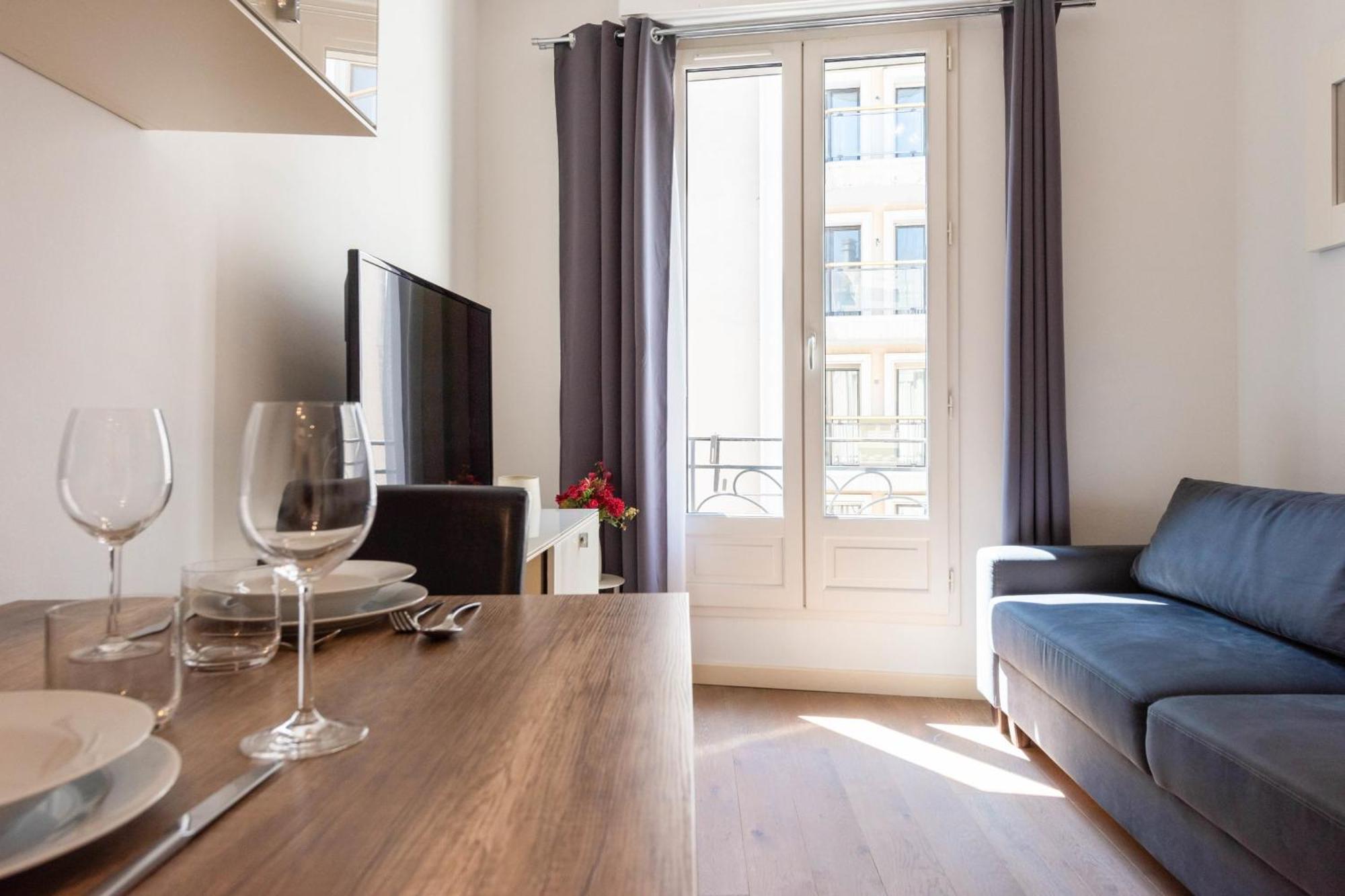 Apartment 1-br In The Carre D'or