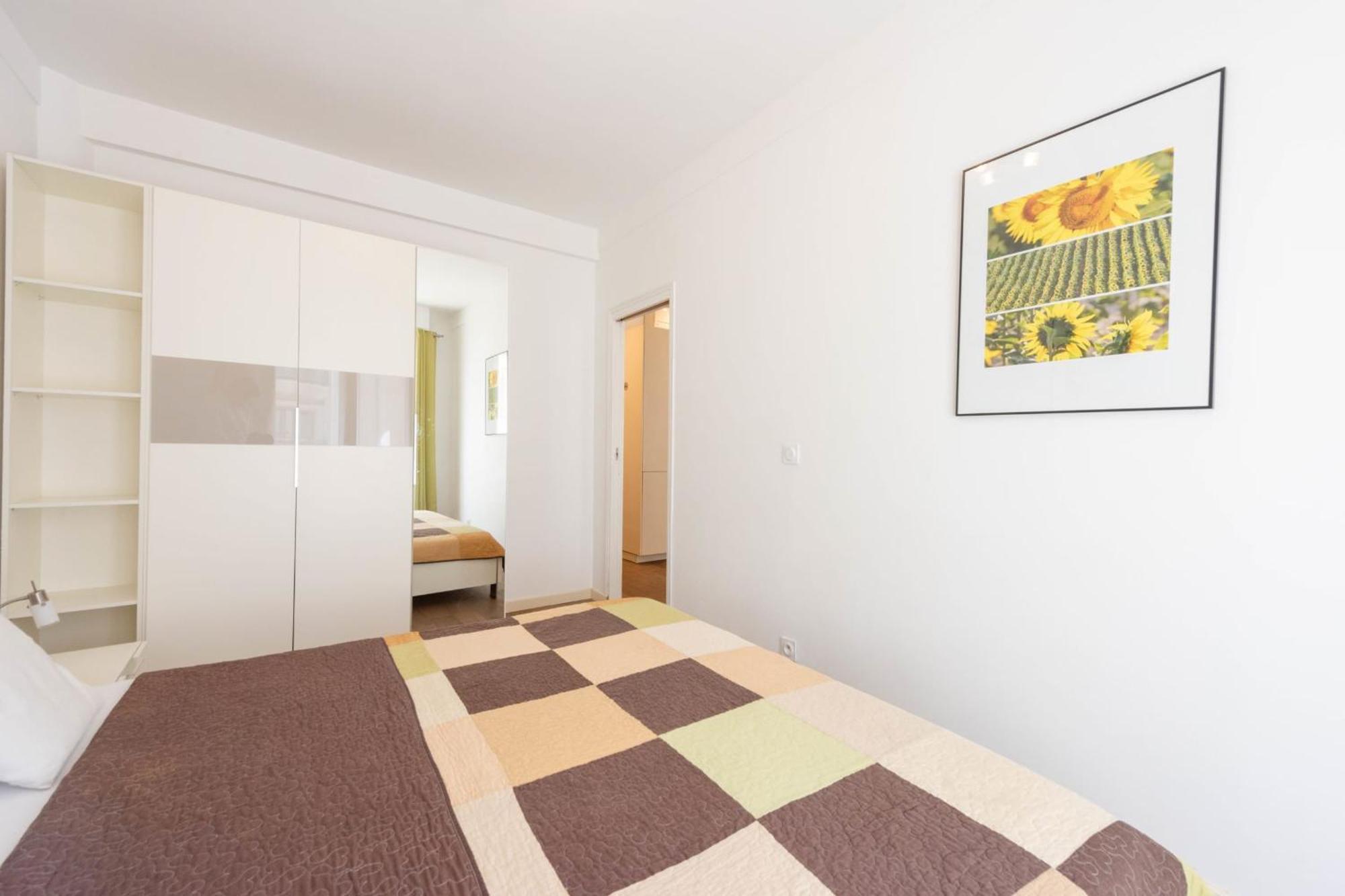 Apartment 1-br In The Carre D'or *
